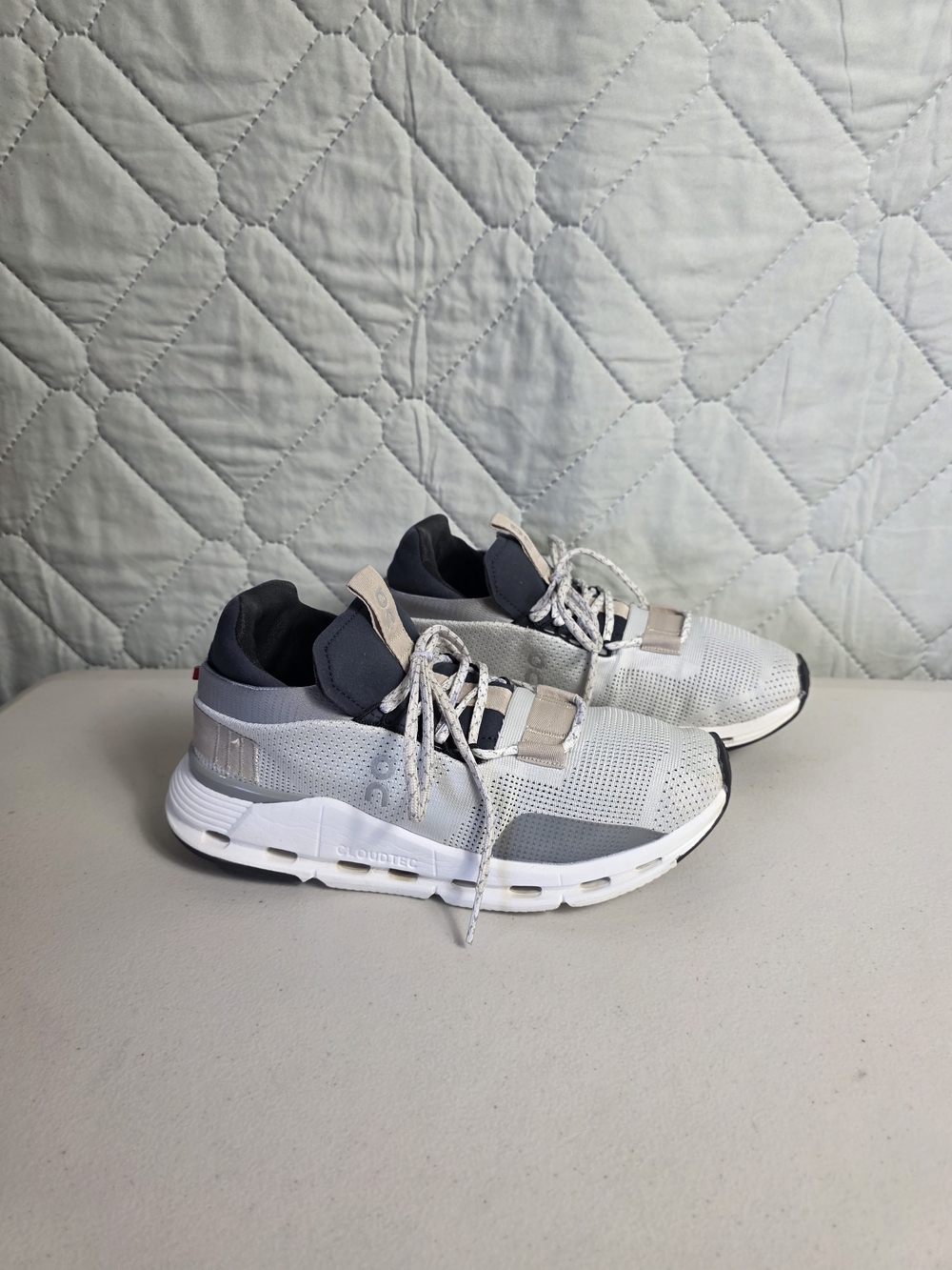 On Cloud Cloudnova Women's Sz 8 Running Shoes